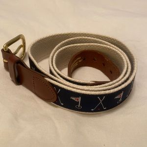 Preppy belt with navy golf accent